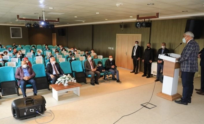 Bilgi yarışmasında dereceye giren öğrencilere sürpriz hediye