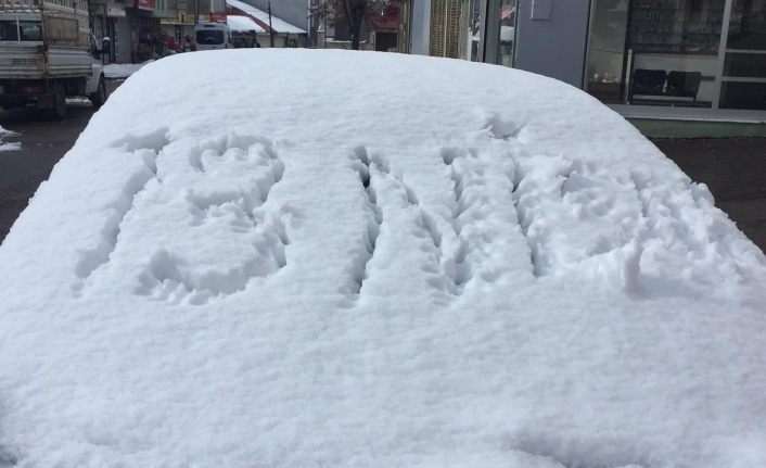 Bingöl Karlıova’da vatandaşlar Ramazan’ın ilk gününe karla uyandı