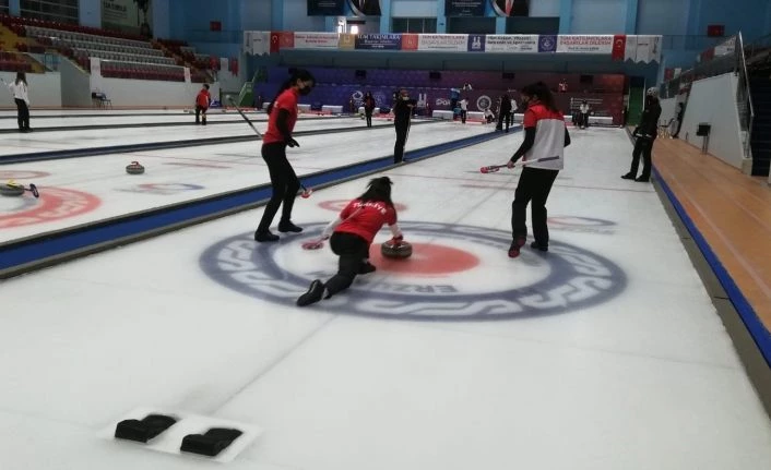 Curling milli takımlarının Erzurum kampı sürüyor