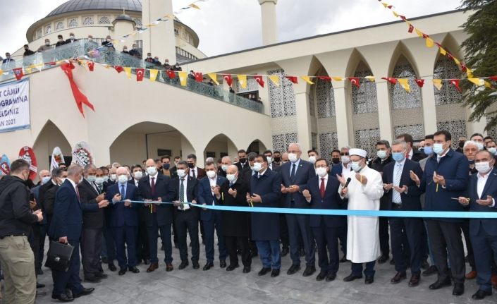 Diyanet İşleri Başkanı Erbaş: "40 yıl camisiz üniversiteler oldu"