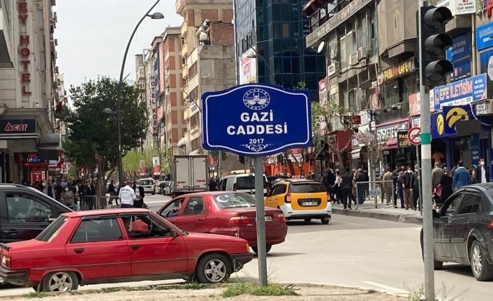 Elazığ’da Covid-19 tedbiri, 3 cadde araç trafiğine kapatıldı