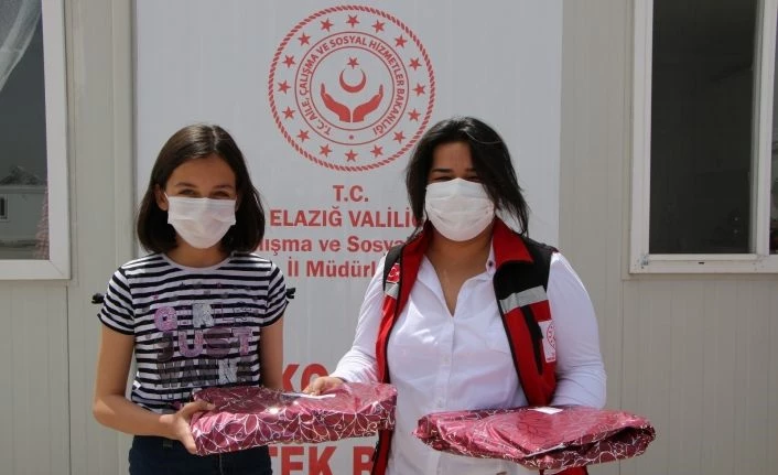 Elazığ’da resim, şiir ve kompozisyon yarışmasında dereceye girenlere ödülleri verildi