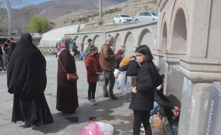 Erzincanlılar ’ekşisu’ ile iftar açıyor