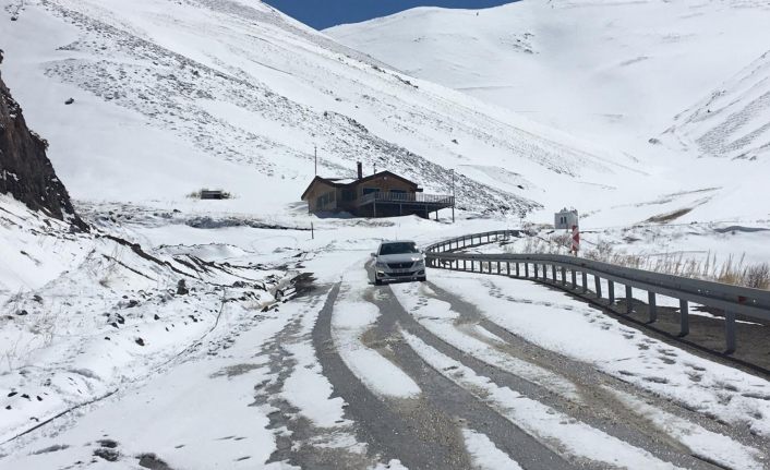 Erzurum’da kar sürprizi