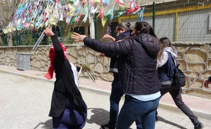 Van'da evlatları PKK terör örgütüne kaçırılan ailelerden HDP’ye öfke