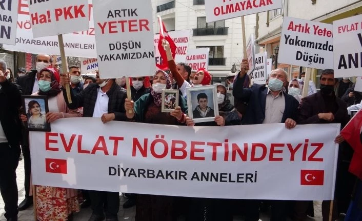 Evlatları dağa kaçırılan Vanlı annelere Diyarbakır annelerinden destek