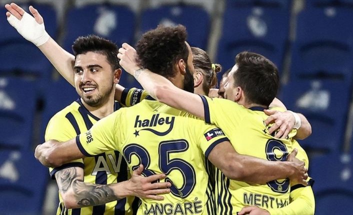 Fenerbahçe zirveyle farkı kapatıyor