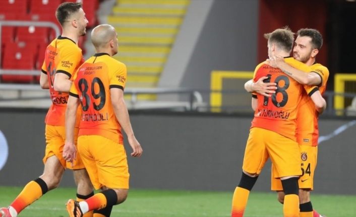 Galatasaray 3 puanı 3 golle aldı