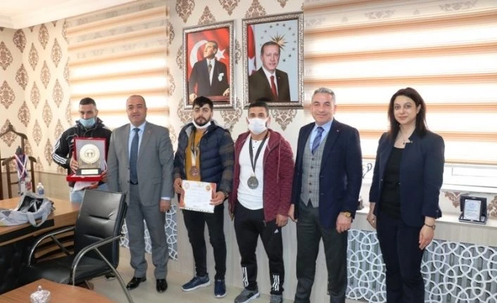 Gençlik ve Spor İl Müdürü Demir, şampiyon sporcuları ağırladı