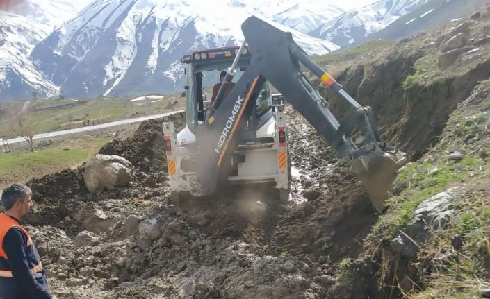 Hakkari’de 3 bin 500 rakımdaki su arızası giderildi