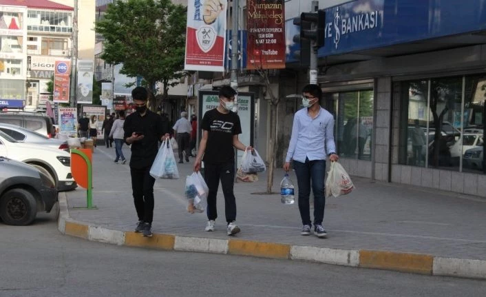 Iğdır’da vaka sayılarının düşmesi vatandaşları sevindirdi