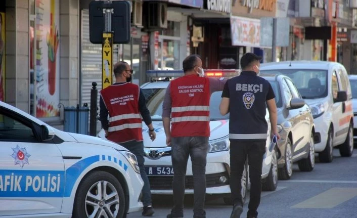 Karantinada olması gereken 5 kişi HES kodu sorgulamasıyla sokakta yakalandı