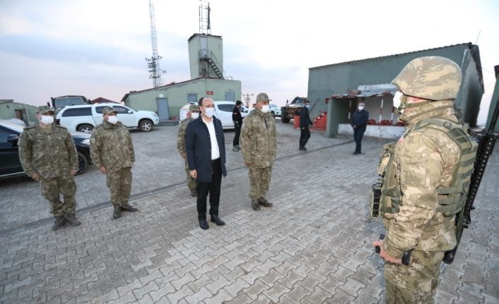 Başkale Kaymakamı Solak Mehmetçikle iftar açtı