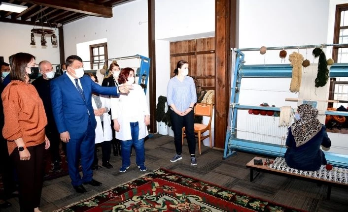 Malatya Büyükşehir’den halı dokuma kursu
