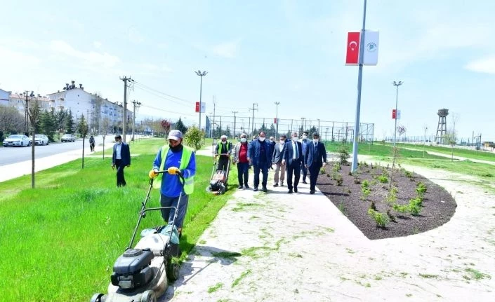 Mehmet Çınar, park ve yeşillendirme hizmetlerini inceledi