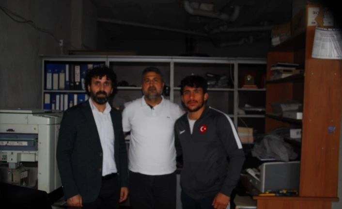 Milli güreşçiden Kaymakam İlidi’ye ziyaret