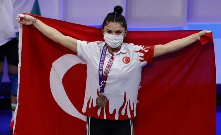 Milli halterci Melisa Güneş