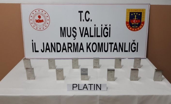 Muş’ta birer kilogramlık 12 külçe platin madeni ele geçirildi