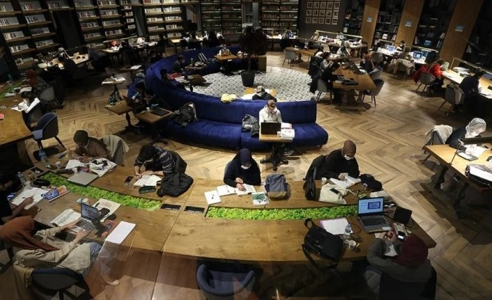 Nevmekan Millet Kıraathaneleri 100 bini aşkın kitap kapasitesiyle İstanbullulara hizmet veriyor