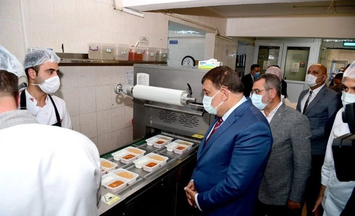 Örnek projede günlük 4 bin kişiye yemek dağıtılıyor