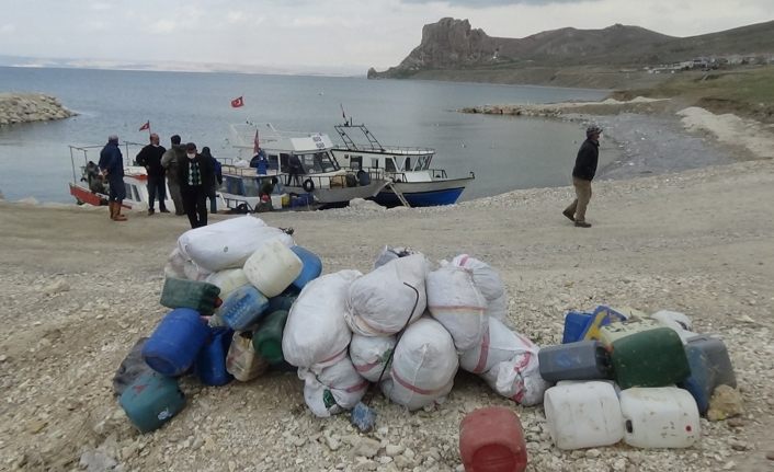 Van Gölü'nde av sezonu bitti, ağlar bakıma alındı