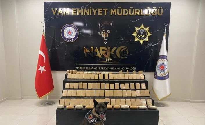 Van'da park halindeki araçta 51 kilo 561 gram eroin ele geçirildi