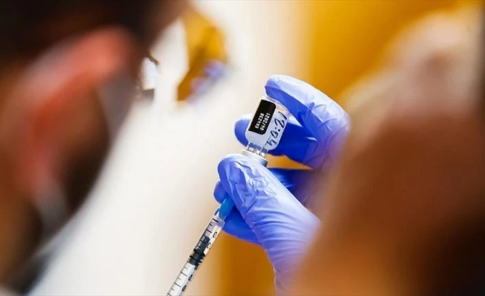 Pfizer-BioNTech ve Moderna aşıları, yaşlıların Kovid-19 kaynaklı hastaneye yatışına karşı yüzde 94 etkili