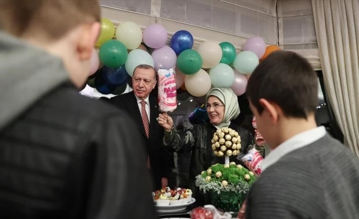 Rüyasında görerek 