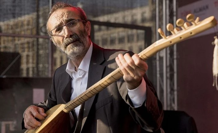 Sanatçı Cengiz Özkan: Bağlama sadece müzik aleti değil, onun içinde her şey var