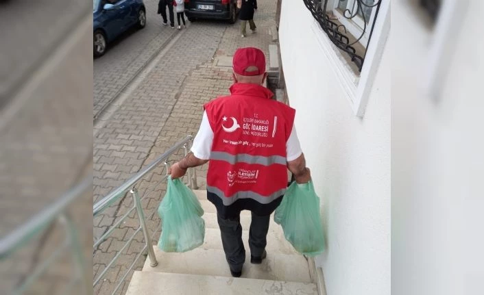 Suriyeli aileler yöresel yemek yaptı, Türk ailelerine ikram etti