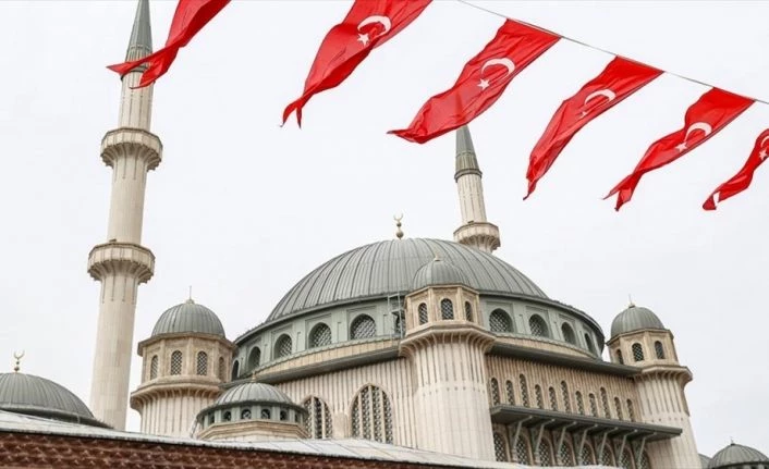 Taksim Meydanı'na yapılan cami ramazanın son cuması ibadete açılıyor
