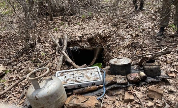 Tunceli’de teröristlerin kullandığı 27 sığınak ile 3 depo imha edildi
