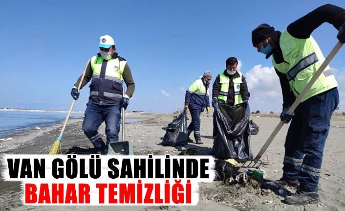 Van Gölü sahilinde bahar temizliği