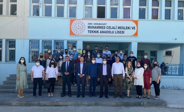 Ağrı Milli Eğitim Müdürü Tekin, öğretmenlerin davetini kırmayarak sürpriz yaptı