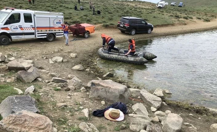Ağrı’da serinlemek için gölete girdiği düşünülen kişinin cansız bedenine ulaşıldı