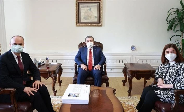 Bakan Koca: Milletçe yaptığımız fedakarlığın etkisini vaka sayılarında ve hastaneye yatışlarda görmeye başladık