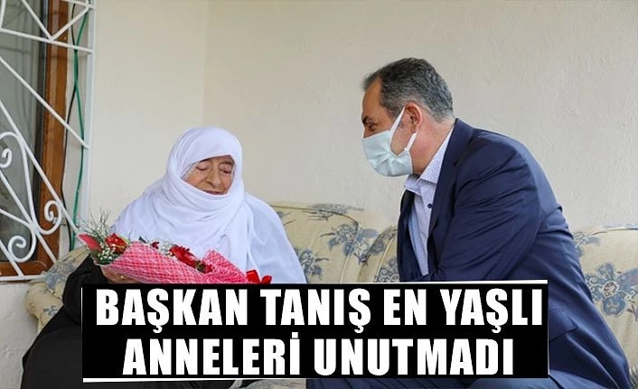 Gürpınar Belediye Başkanı Tanış en yaşlı anneleri unutmadı
