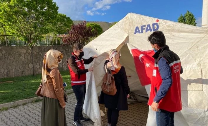 Bingöl’de köyüne dönen aileye destek