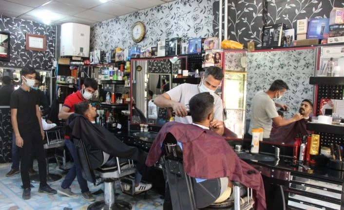 Bingöl’de tam kapanma sonrası yoğunluk, en çok berberler doldu