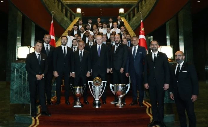 Cumhurbaşkanı Erdoğan: Önümüzdeki sezonu stadyumların yeniden coşkuyla dolduğu bir iklimde düzenlemek istiyoruz
