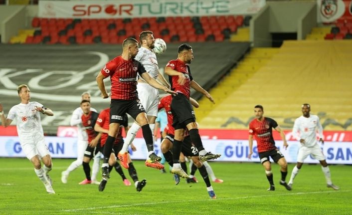 Demir Grup Sivasspor deplasmanda 3 puana uzandı