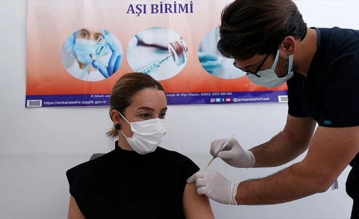 Dünya genelinde 1 milyar 370 milyondan fazla doz Kovid-19 aşısı yapıldı
