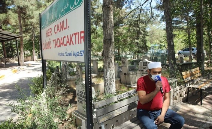 Elazığ’da kısıtlama nedeniyle boş kalan mezarlıklarda Kur’an-ı Kerim okutuldu