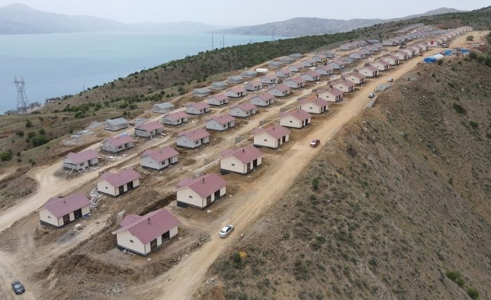 Elazığ’ın 300 köyünde, çelik konutlar yükseliyor
