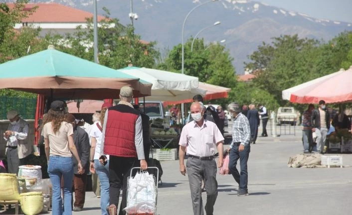 Erzincan’da 3 yerde semt pazarı kuruldu