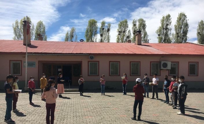 Erzurum İl Milli Eğitim Müdürlüğü’nden kitap okuma seferberliği