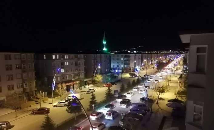 Erzurum’da yüzlerce araç konvoy yaparak İsrail’e tepki gösterdi