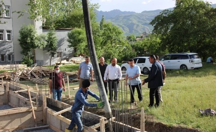 Hakkari el ele verdi, Bal kardeşler için ev yapıyor