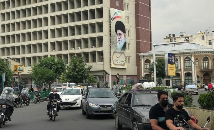 İranlılara Dışişleri Bakanı Zarif