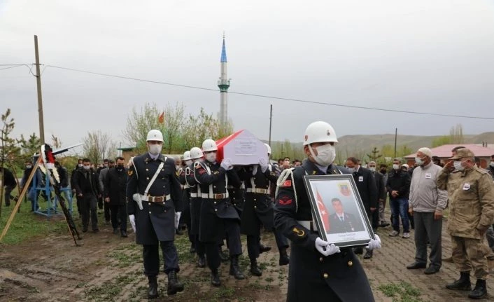 Kansere yenik düşen asker son yolculuğuna uğurlandı